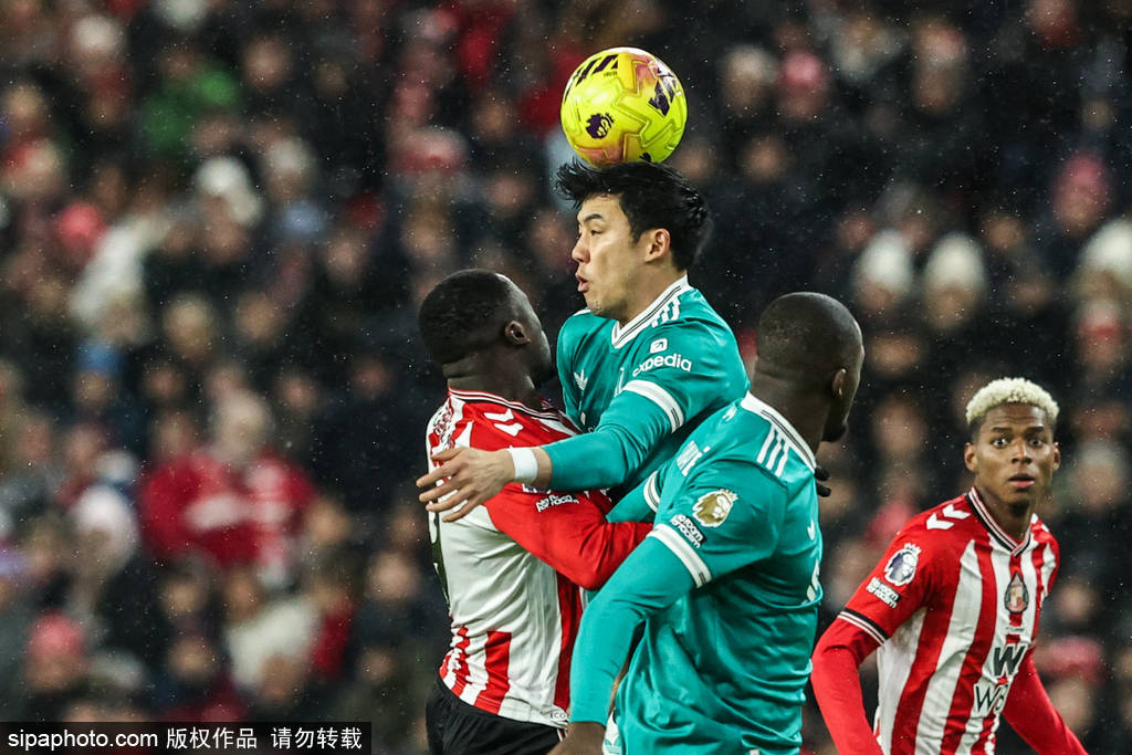 英超-萨拉赫助攻范迪克破门 利物浦1-0桑德兰距前五2分